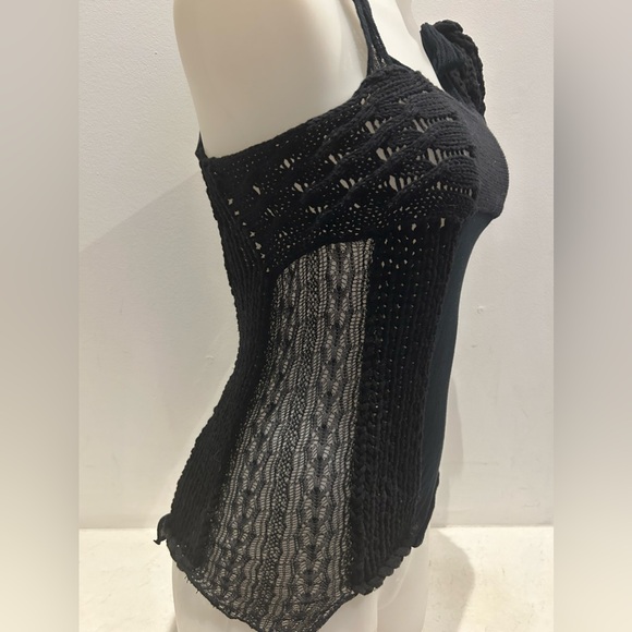 Gorgeous crochet stretch NUDE cotton knit top with beautiful detail & bow tie up - Picture 3 of 7